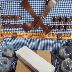 NWT Wicker basket kitchen set